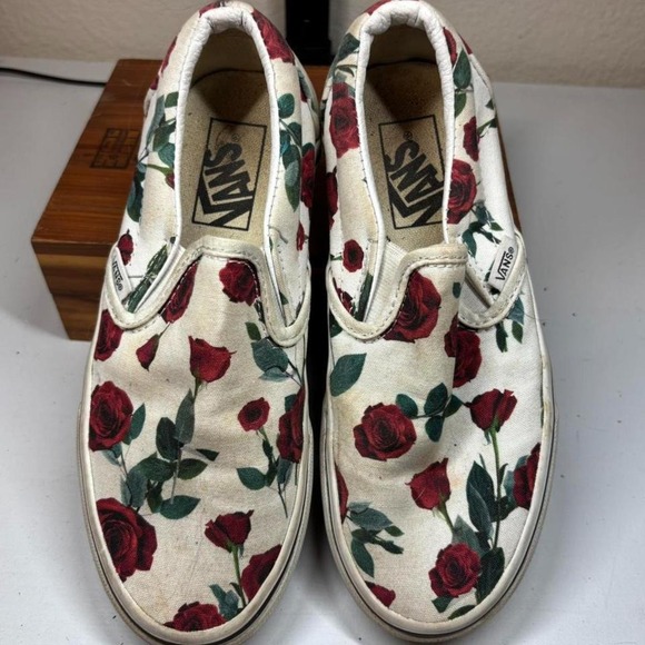 Vans‎ Classic Slip On Rose Floral White Canvas Sneakers Shoes W5.5 M4 Whimsigoth - Picture 2 of 4